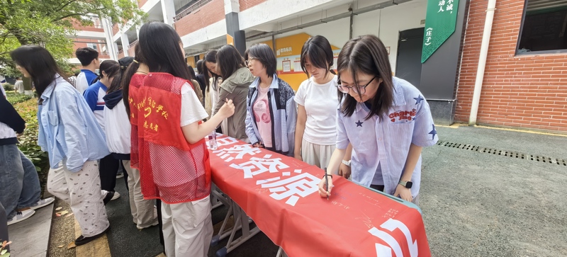 5月25日绵阳中学实验学校生态环保游园活动3.jpg