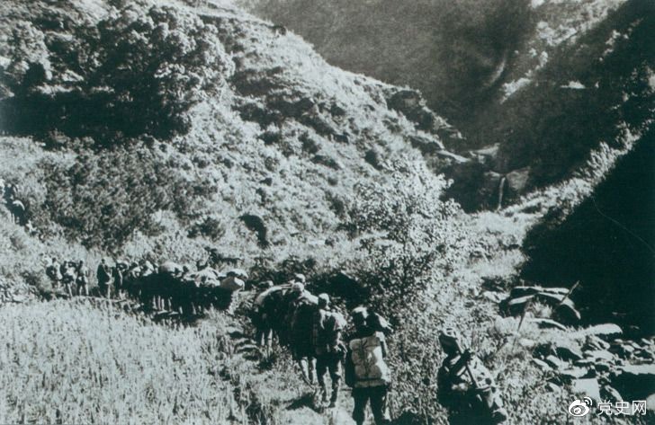 　　1947年6月，劉鄧大軍強渡黃河天險，千里躍進大別山，揭開了中國人民解放軍戰(zhàn)略進攻的序幕。