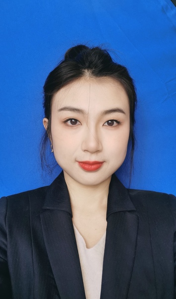 黃莉.jpg