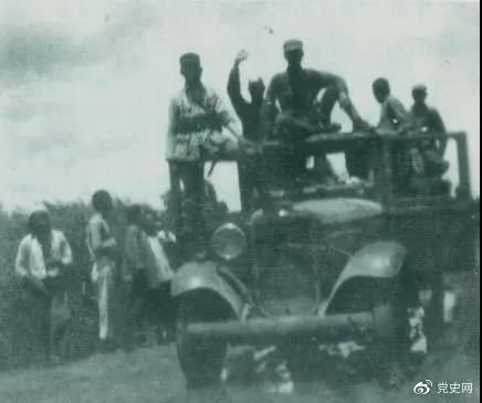 1938年3月31日，129師在邯長(zhǎng)公路的響堂鋪伏擊日軍，這是在戰(zhàn)斗中繳獲的汽車。