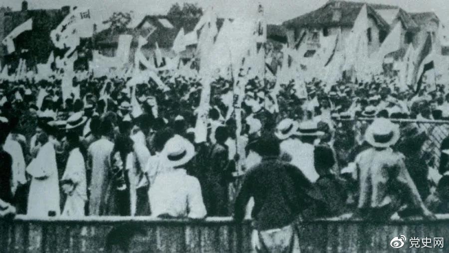 1925年5月30日，上海爆發(fā)了反帝愛國的五卅運(yùn)動，掀起了全國范圍大革命高潮。