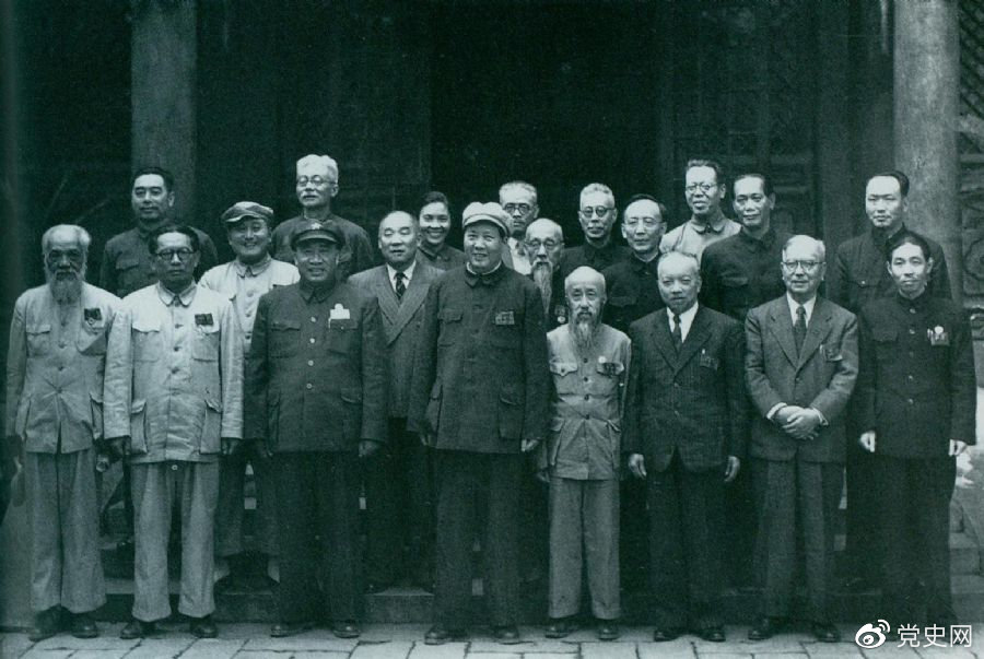 1949年7月5日，新政治協商會議籌備會常務委員合影。